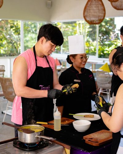 Not just a place to eat, at Kedai Tepi Kali, you can learn to cook it yourself! 👨_🍳✨Join our C